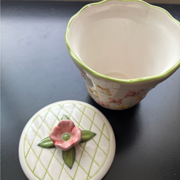 Longaberger Dogwood bathroom toothbrush set - Picture 10 of 10